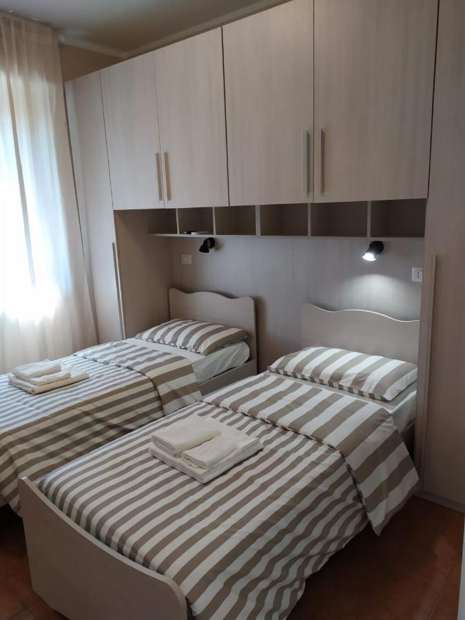 Beach House, 300 M Dal Mare, Marina Di Massa Dış mekan fotoğraf
