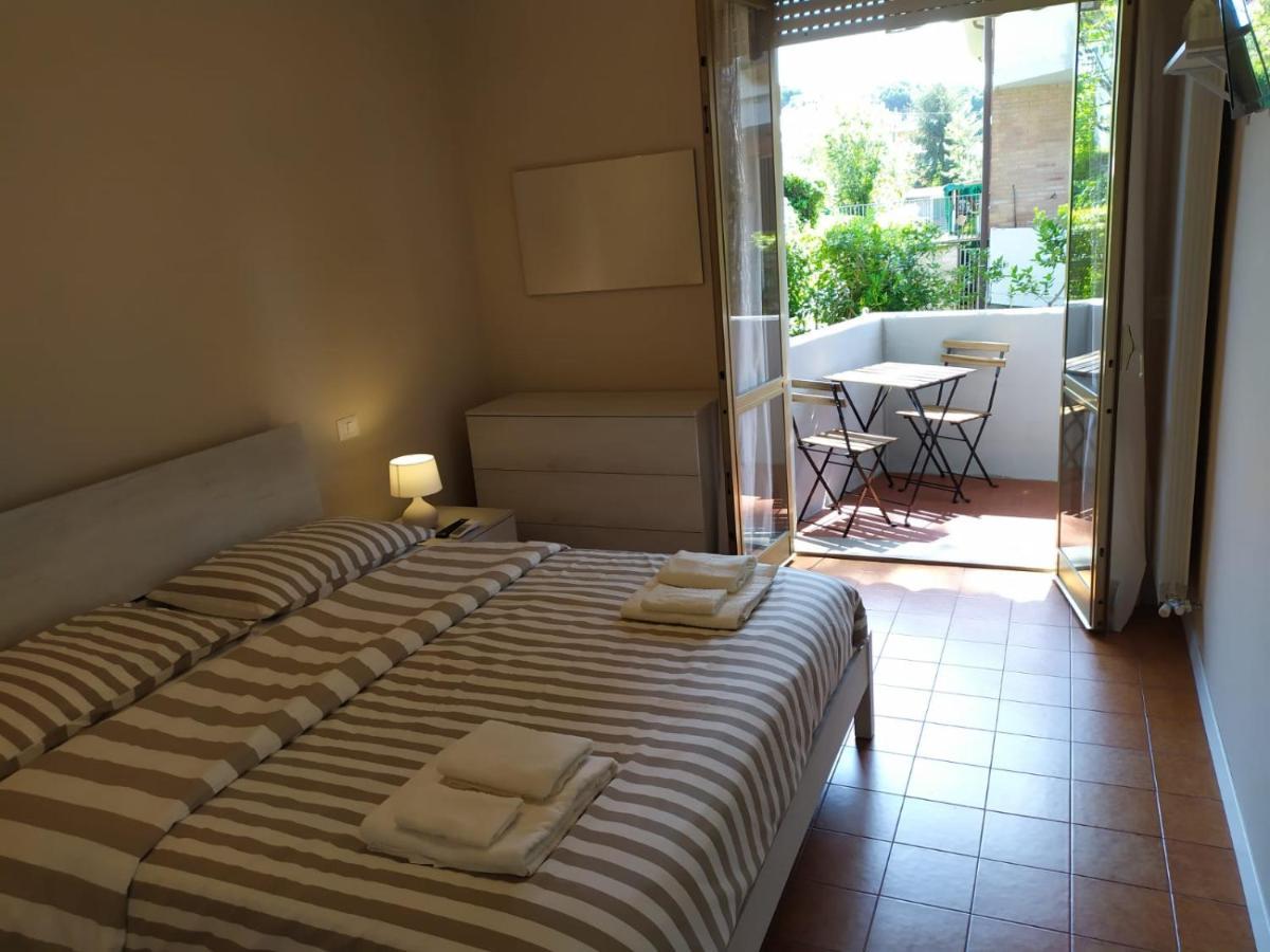 Beach House, 300 M Dal Mare, Marina Di Massa Dış mekan fotoğraf